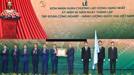 Petrovietnam đón nhận Huân chương Lao động hạng Nhất
