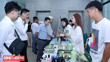 Kết nối sản xuất, thúc đẩy tiêu dùng hướng tới xây dựng hệ sinh thái thương mại điện tử thuần Việt