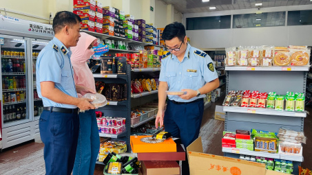 Quản lý thị trường Quảng Ninh: Thu giữ hàng trăm bánh trung thu nhập lậu, trị giá gần 60 triệu đồng