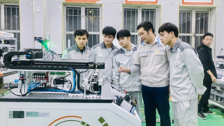 Giải pháp phát triển hợp tác đào tạo với doanh nghiệp, đáp ứng nhu cầu nguồn nhân lực chất lượng cao của các trường Cao đẳng tại Việt Nam