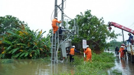 Bộ Công Thương tập trung nguồn lực khắc phục thiệt hại do bão số 10 và hoàn lưu sau bão