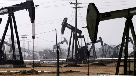 Giá xăng dầu hôm nay 3/9: Giữ vững đà tăng, dầu thô Brent gần chạm 70 USD/thùng