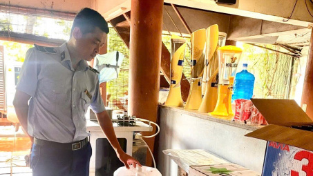 Hà Nội: Phát hiện, xử lý gần 150 lít rượu thủ công vi phạm tại Ứng Thiên và Mỹ Đức