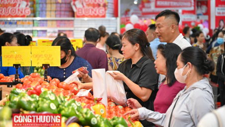 Thủ tướng: Tiếp tục đẩy mạnh các giải pháp phát triển thị trường trong nước