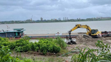 Hà Nội: Phát hiện, xử lý bến bãi tập kết vật liệu xây dựng không phép tại Bát Tràng