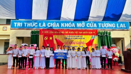 EVNGENCO2 và Thủy điện An Khê - Ka Nak tiếp sức học sinh nghèo, khó khăn tại Gia Lai