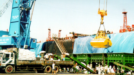 Xuất khẩu vượt 300 tỷ USD, xuất nhập khẩu hàng hóa tiến sát mốc 600 tỷ USD