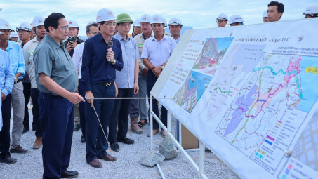 Phấn đấu đưa Quảng Trị trở thành trung tâm năng lượng, du lịch, nông nghiệp của cả nước