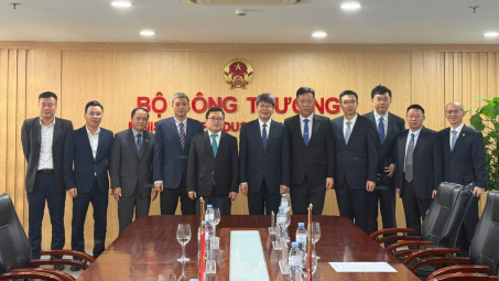 Việt Nam - Trung Quốc: Thúc đẩy hợp tác sâu về chuỗi sản xuất, cung ứng trong lĩnh vực ô tô, điện tử