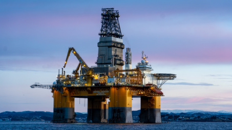 Giá xăng dầu hôm nay 17/1: Giá dầu thô ổn định ở mức trên 60 USD/thùng