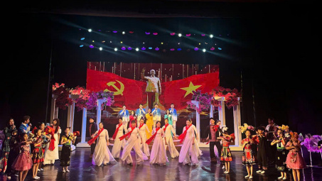 Sôi động các chương trình nghệ thuật chào mừng Đại hội XIV của Đảng