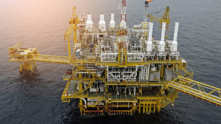 Giá xăng dầu hôm nay 22/1: Nguồn cung thắt chặt thúc đẩy đà tăng