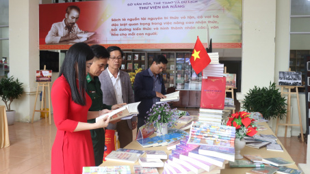 Đà Nẵng: Trưng bày tài nguyên thông tin chào mừng Đại hội XIV của Đảng