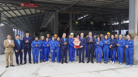 Tổng giám đốc VINACHEM thăm, chúc Tết, tặng quà người lao động tại một số đơn vị