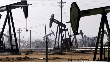 Giá xăng dầu hôm nay 27/1: Thị trường thận trọng trước các rủi ro nguồn cung, địa chính trị