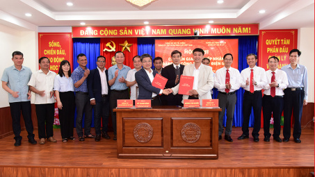 Tiếp nhận Đảng bộ Công ty Thủy điện Ialy về Đảng bộ xã Ia Ly