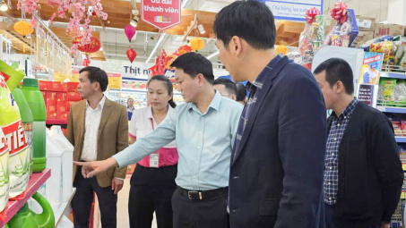 Kiểm tra công tác bình ổn thị trường Tết Bính Ngọ 2026 tại Quảng Trị