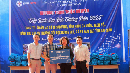 Hội Tài chính Kế toán - Tổng Công ty Điện lực Miền Bắc tiếp bước em đến trường tại vùng cao Lai Châu
