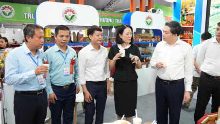Đưa sản phẩm công nghiệp nông thôn đến gần thị trường