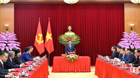 Đồng chí Thường trực Ban Bí thư tiếp Đoàn cán bộ cao cấp Đảng Nhân dân Cách mạng Lào