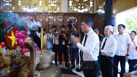 Thủ tướng dự Lễ viếng, truy điệu và an táng hài cốt liệt sĩ tại Công viên Lê Thị Riêng