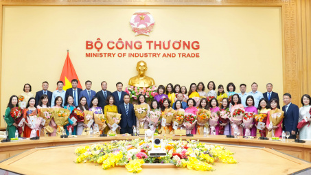 Bộ Công Thương gặp mặt nữ lãnh đạo Bộ và các đơn vị nhân Ngày Phụ nữ Việt Nam 20/10