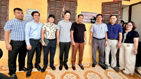 IUH trao tặng 20 bộ máy tính và 20 suất học bổng, tiếp sức học sinh vượt khó tại trường THPT Nam Tiền Hải