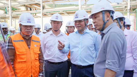 Bộ trưởng Bộ Công Thương Lê Mạnh Hùng kiểm tra các dự án tại Trung tâm Điện lực Quảng Trạch
