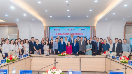 Đại sứ Hoa Kỳ Jennifer Wicks dự khai giảng NeoTECH English Works tại HaUI