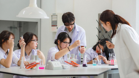 Vai trò của giảng viên trong kỷ nguyên trí tuệ nhân tạo: Thực trạng và định hướng