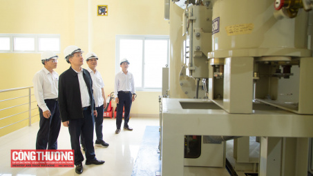 Bộ Công Thương kiểm tra công tác chuẩn bị cung cấp điện phục vụ Tết Bính Ngọ tại miền Trung