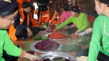 Dòng điện mùa Xuân thắp sáng bản Tày Thâm Pất