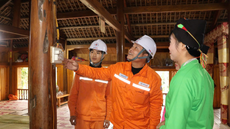 Thắp sáng Tết Nguyên đán Bính Ngọ - EVNNPC vững vàng giữ dòng điện