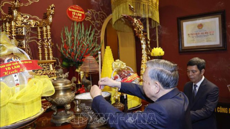 Tổng Bí thư Tô Lâm dâng hương tại Khu Di tích Hoàng thành Thăng Long và Di tích nhà 67