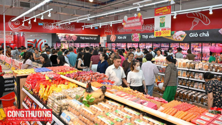 Thị trường ngày mùng 2 Tết Bính Ngọ 2026: Nhu cầu mua sắm thực phẩm tươi sống tăng trở lại