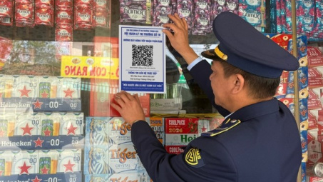 Quản lý thị trường Thanh Hóa: Niêm yết mã QR đường dây nóng, tăng kết nối với người dân và hộ kinh doanh