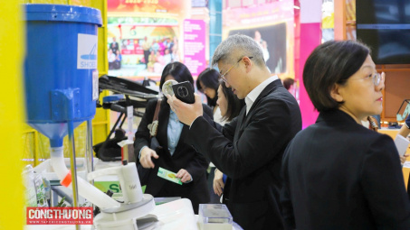 Cục Triển lãm Nhập khẩu quốc tế Trung Quốc đánh giá cao các sản phẩm trưng bày tại Hội chợ Mùa Xuân lần thứ nhất năm 2026