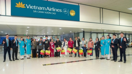 Vietnam Airlines: Dành 550 vé máy bay miễn phí đưa công nhân về quê ăn Tết