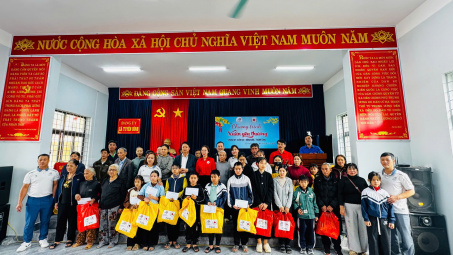 CLB Doanh nhân Quảng Bình tại Đà Nẵng trao quà Tết, bàn giao nhà tình nghĩa tại Quảng Trị