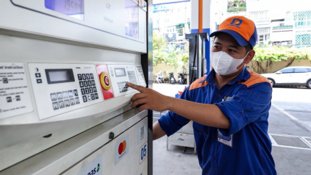 Kỳ điều hành giá xăng dầu ngày 12/3: Tiếp tục chi quỹ bình ổn, xăng E5RON92 giảm gần 450 đồng/lít