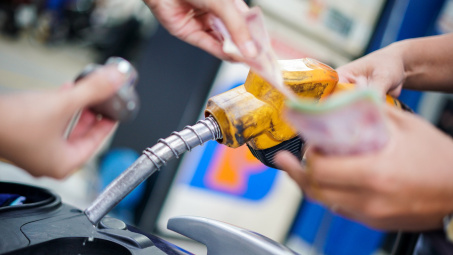 Kỳ điều hành giá xăng dầu ngày 14/3: Tiếp tục chi quỹ bình ổn, xăng dầu giữ nguyên giá bán