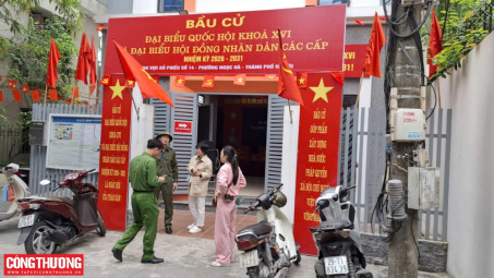 [PHÓNG SỰ ẢNH] Hà Nội rực rỡ cờ hoa trước ngày bầu cử đại biểu Quốc hội và HĐND các cấp