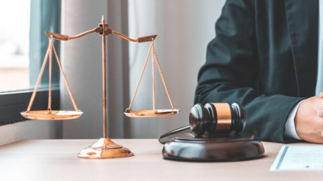 The world’s two major legal traditions: Historical foundations and comparative features