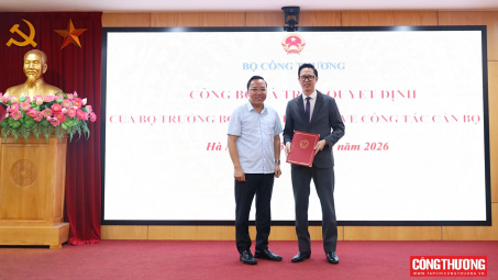 Trao Quyết định bổ nhiệm Phó Chánh Văn phòng Ban chỉ đạo nhà nước các chương trình, dự án quan trọng quốc gia, trọng điểm ngành năng lượng