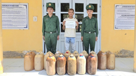 Liên tiếp triệt phá các vụ vận chuyển xăng dầu trái phép ở An Giang