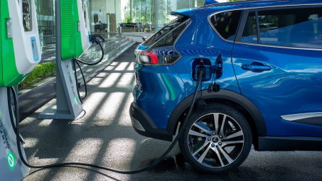 Đề xuất miễn lệ phí trước bạ cho ô tô điện đến hết năm 2030