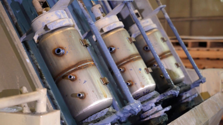 So sánh men ướt và men khô: Lời giải cho độ bền lõi bình nước nóng