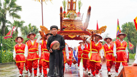 Linh thiêng và rực rỡ sắc màu lễ rước kiệu Đền Hùng 2026