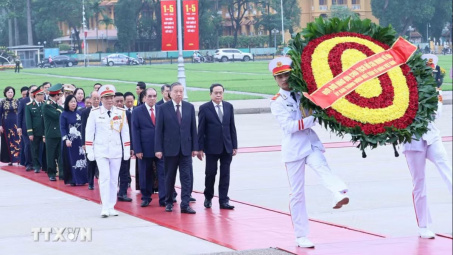 Lãnh đạo Đảng, Nhà nước vào Lăng viếng Chủ tịch Hồ Chí Minh nhân kỷ niệm Ngày giải phóng miền Nam, thống nhất đất nước