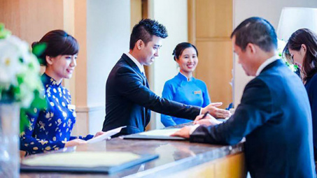 Tác động của đào tạo nghiệp vụ đến sự hài lòng công việc và định hướng dịch vụ của nhân viên tại các khách sạn 5 sao ở Thành phố Hồ Chí Minh